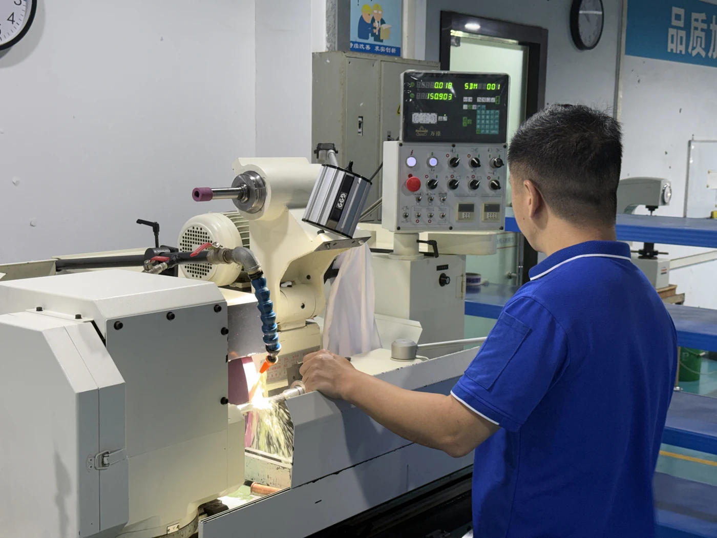 OD / ID grinding equipment in the SENLAN workshop