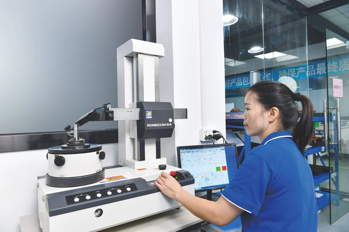Operator at a roundness measurement instrument
